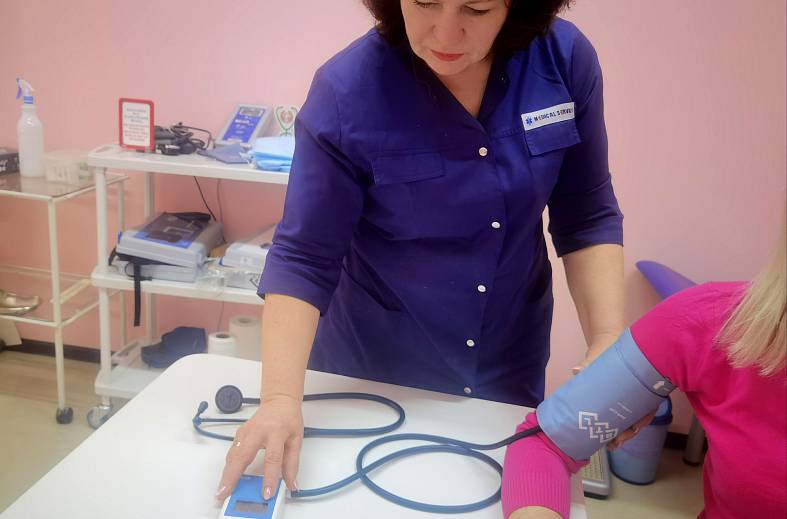 Консультация ревматолога (консультация терапевта с лечением не более 30 дней)