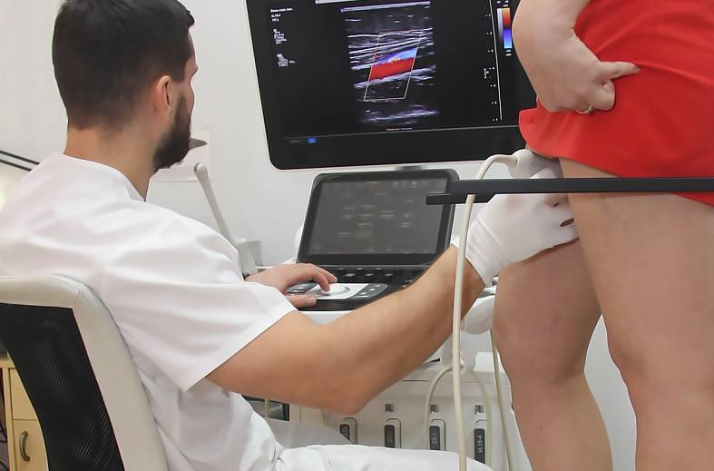 Консультация флеболога (осмотр, консультация с лечением не более 30 дней) + УЗИ вен обеих нижних конечностей